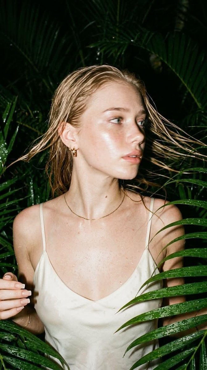 Tropical Flash Candid Motion