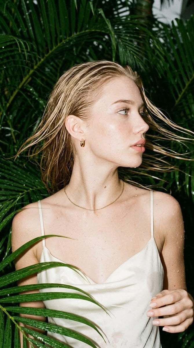 Tropical Flash Candid Motion - alternate