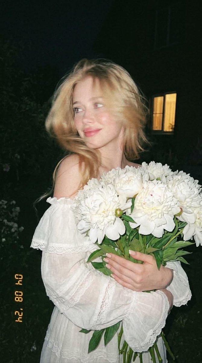 A spontaneous shot, caught by chance. A nighttime garden,...