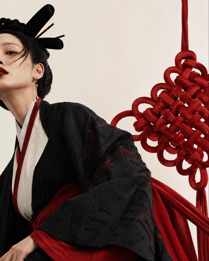 极简时尚封面感 × High Fashion Editorial × 独立艺术企划主视觉 × Contempora...