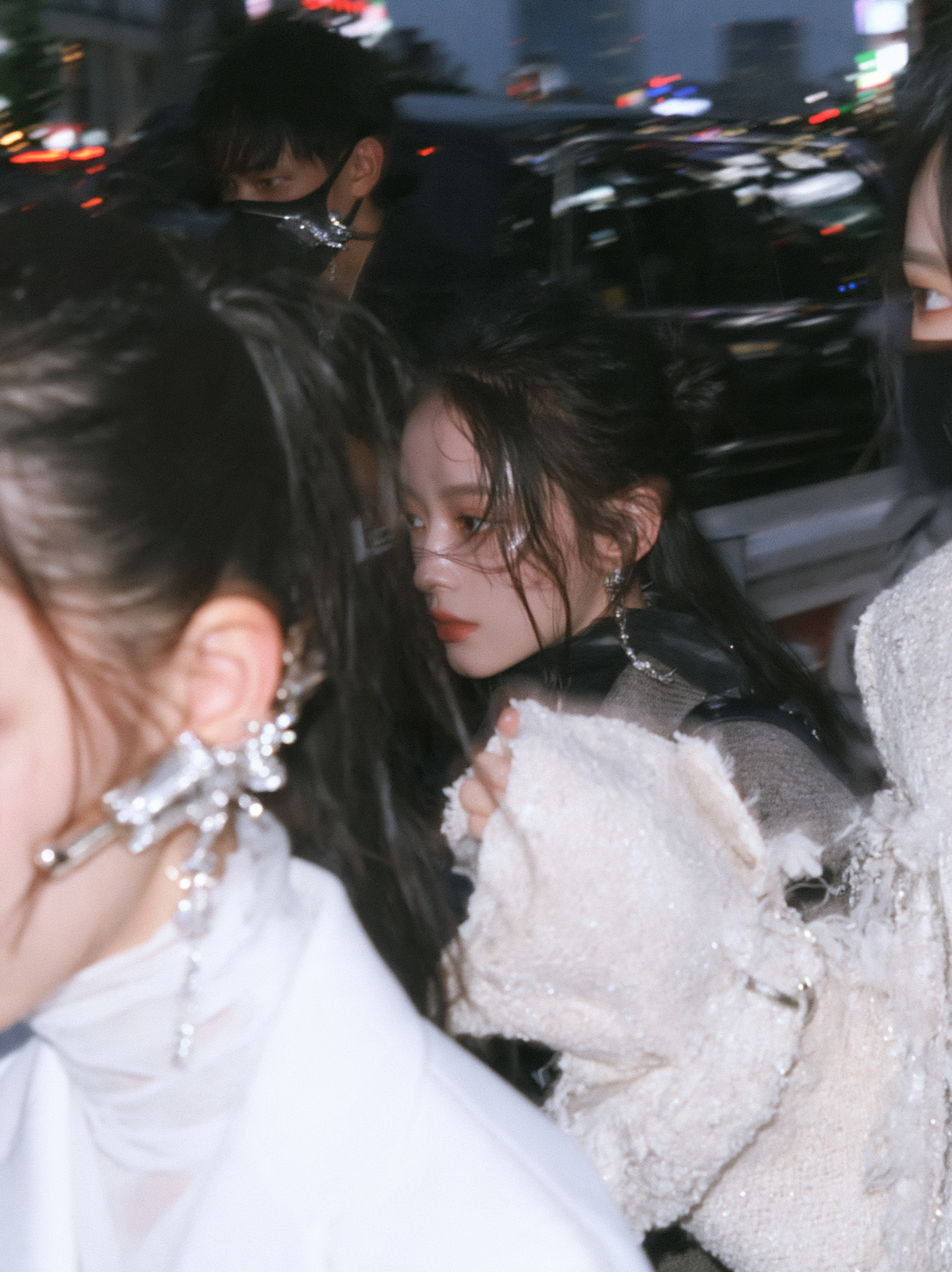 Random 东京时装周fashion movies傍晚日落，穿着时尚华丽服装几个日系少女 - alternate