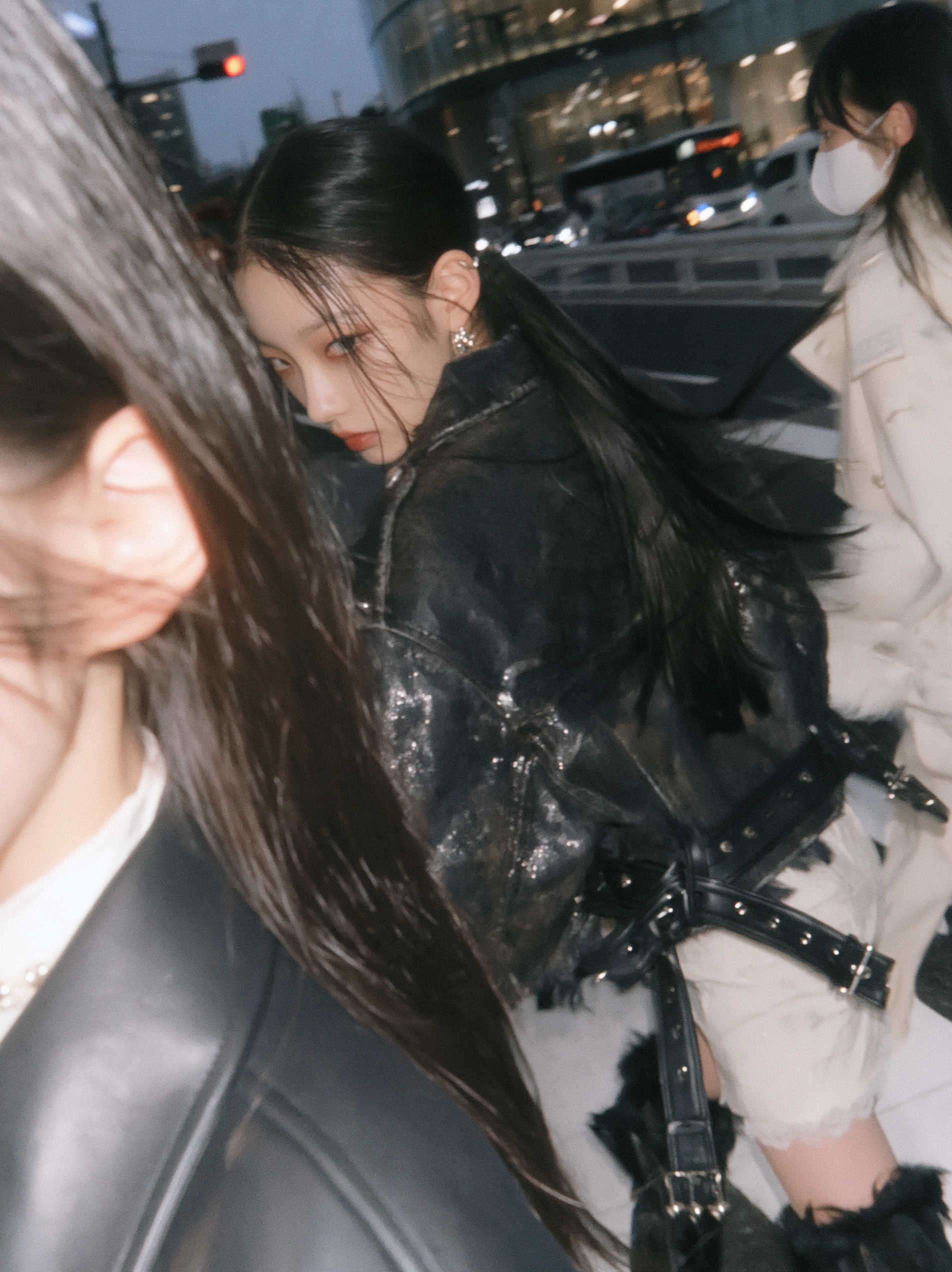 Random 东京时装周fashion movies傍晚日落，穿着时尚华丽服装几个日系少女 - alternate